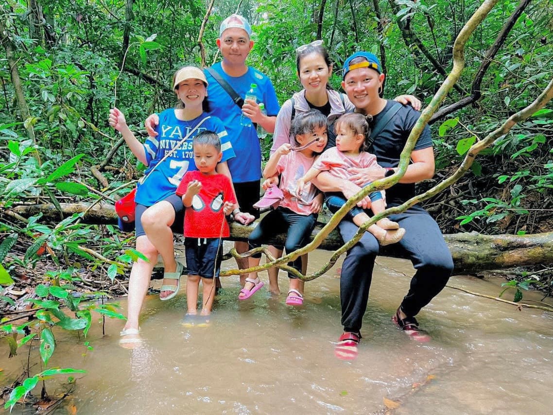 gia dinh di trekking