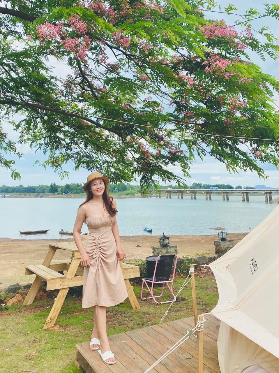 khach check in cay muon dao