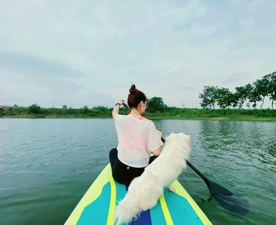 Chèo sup ngắm hồ Trị An